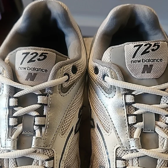 New Balance Men's Sneakers in Gray and Cream - Picture 9 of 9